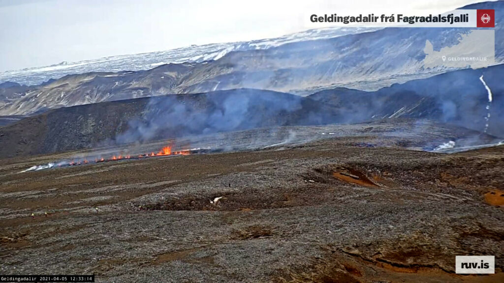 Small eruption fissure that is forming north-east of earlier eruption 