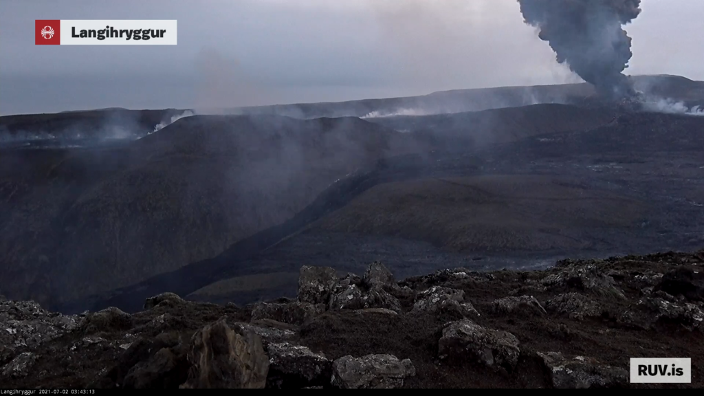 Cloud of volcano ash from the crater at around 03:43 UTC. 