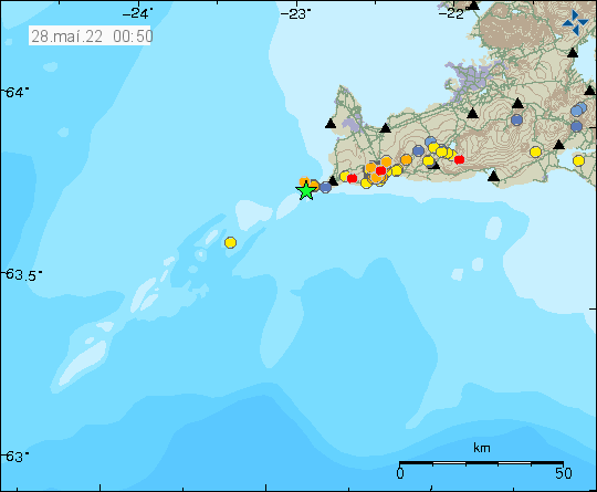 Green star out in the ocean, a little distance from land. A lot of smaller earthquakes up the Reykjanes ridge and to Reykjanes peninsula, both in red and orange dots
