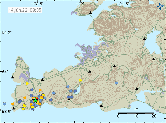 Green star north of Grindavík town showing the location of the largest earthquake that happened during the night. A lot of smaller earthquakes shown on the map as yellow and blue dots