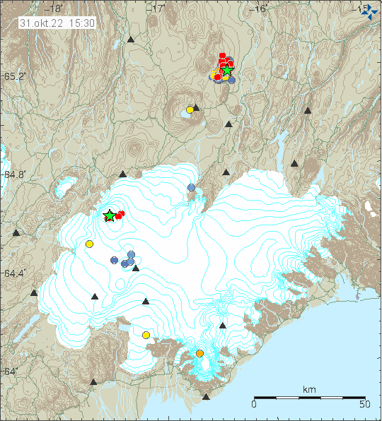 Green star and red dots in the center of the image in Vatnajökull glacier shows the location of the earthquake swarm in Bárðarbunga volcnao. Red dots and a green star to the north close to Herðurbreið in a differnet earthquake swarm