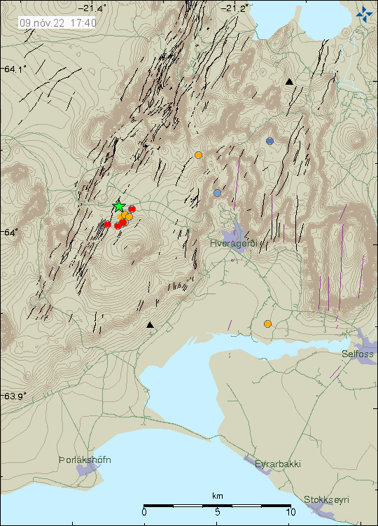 Green star in the Hengill volcano with few red and orange dots next to it. Showing smaller earthquakes in that same area.