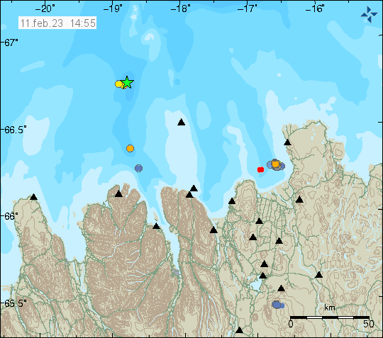 Green star and yellow dots at the location of the earthquakes south of Kolbeinsey island.