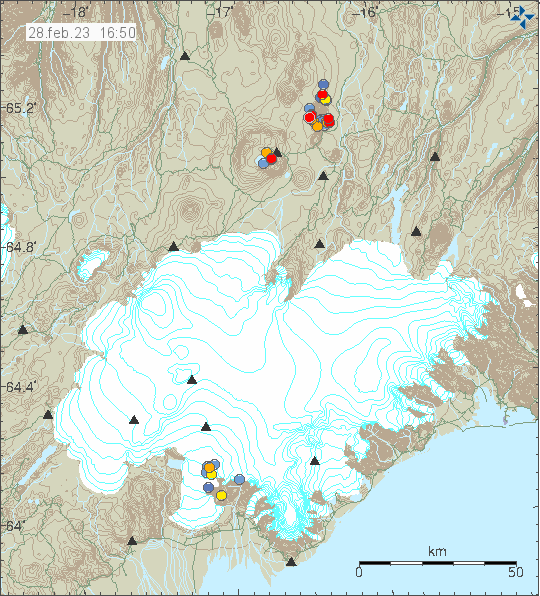 Earthquake activity in Skaftafell in Skaftafellsfjöll mountain. Shown as blue, orange and yellow dots on the map of Vatnajökull glacier. Also on this map is earthquake activity in Askja volcano and Herðubreið shown with red dots.