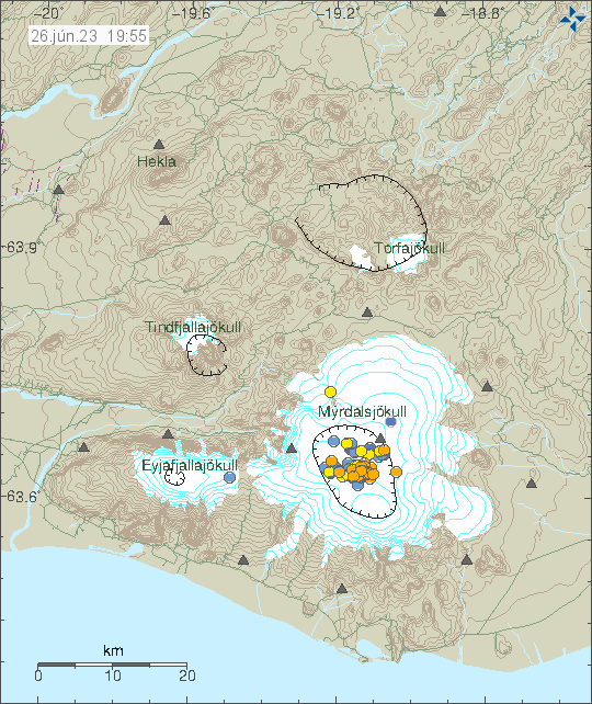 A lot of orange dots and blue dots showing earthquake activity in Katla volcano caldera. Time on image is 26. June. 23, 19:55 Icelandic time.