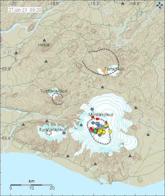 Green star and red dots in Katla volcano caldera, along with older earthquakes from yesterday shown as blue and yellow dots. Time on map is 27. june. 23, 09:20 (Icelandic time).