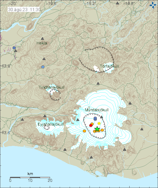 Green star in Katla volcano caldera along with few dots showing smaller earthquakes. The green star and orange dots are in the south part of the Katla volcano caldera.