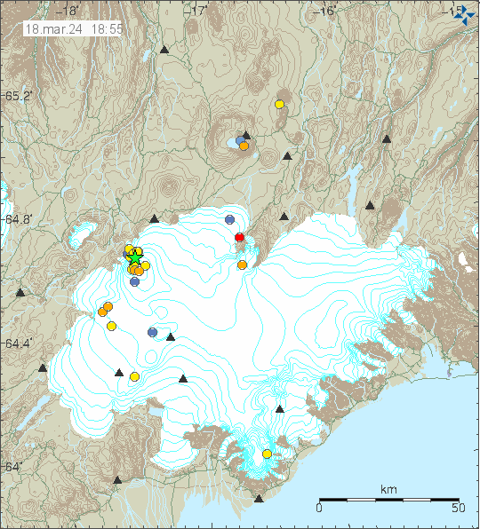 Green star showing the largest earthquake in Bárðarbunga volcano. Dots show smaller earthquakes happening in Bárðarbunga volcano.