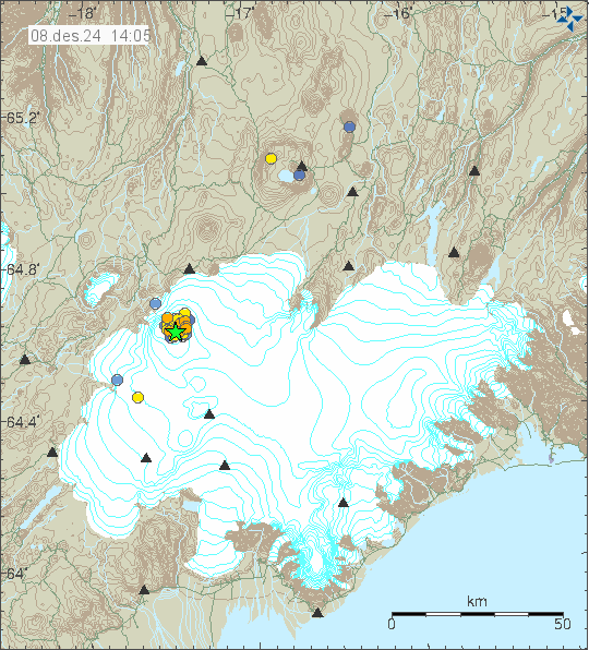 Green star in Bárðarbunga volcano, showing the largest earthquake. With lot of smaller dots in the caldera.