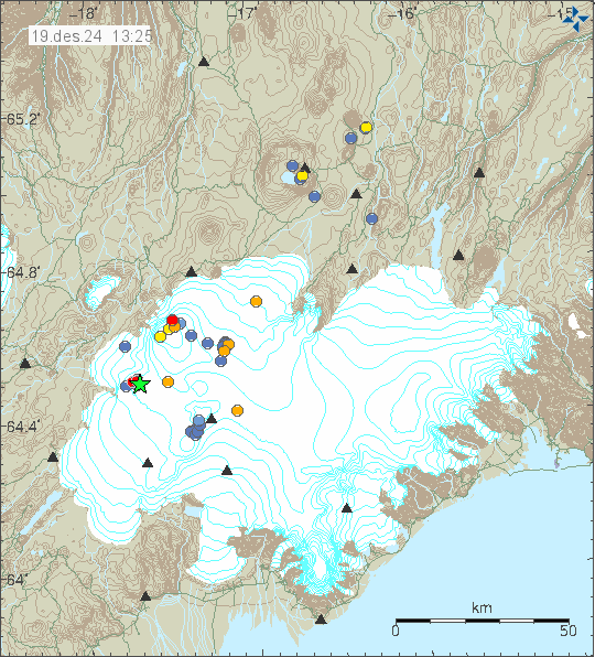 Green star in western Vatnajökull glacier, just south of Bárðarbunga volcano. This is Hamarinn volcano. Few dots showing smaller earthquakes in this area.