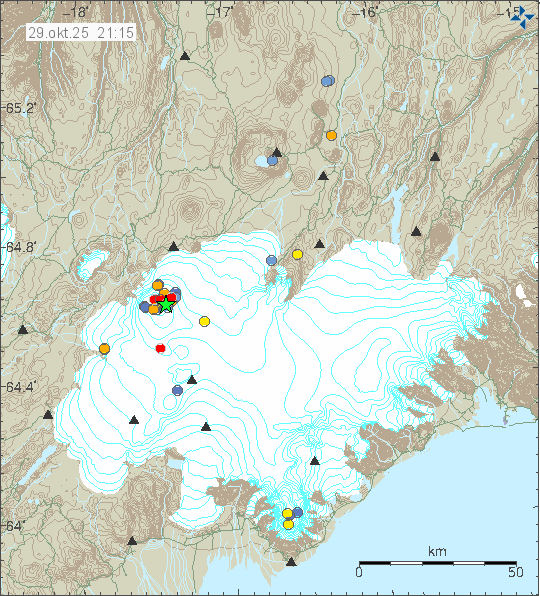 Green star in Bárðarbunga volcano, located in northern part of Vatnajökull glacier. A lot of red dots showing smaller earthquake activity.