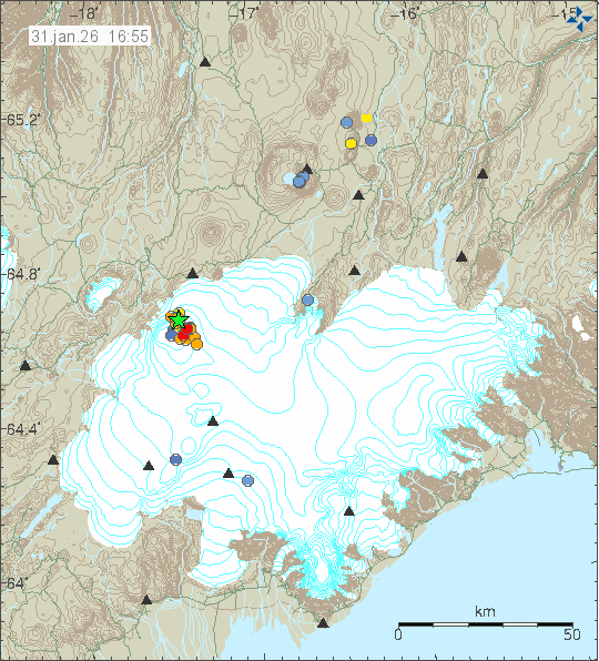 Green star and red and orange dots showing smaller earthquake in left side of this image in Bárðarbunga volcano. That is north side of Vatnajökull glacier. 