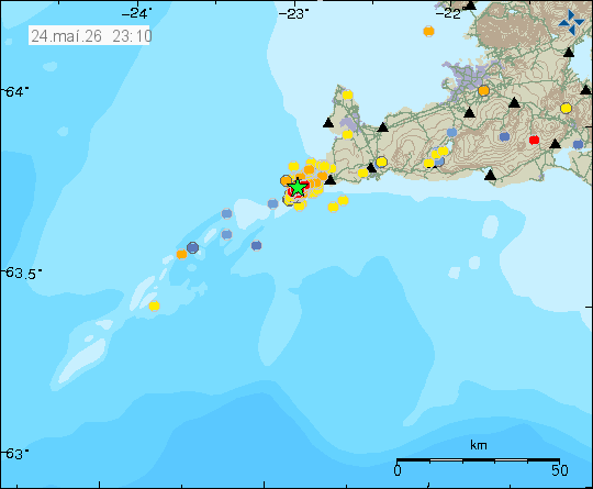 Green star and a lot of yellow dots showing older earthquakes in the earthquake swarm on the Reykjanes ridge in the Reykjanes volcano.