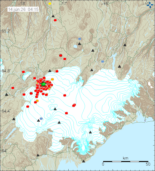 Green stars in the centre of Bárðarbunga volcano, surrounded by red dots showing smaller earthquakes.